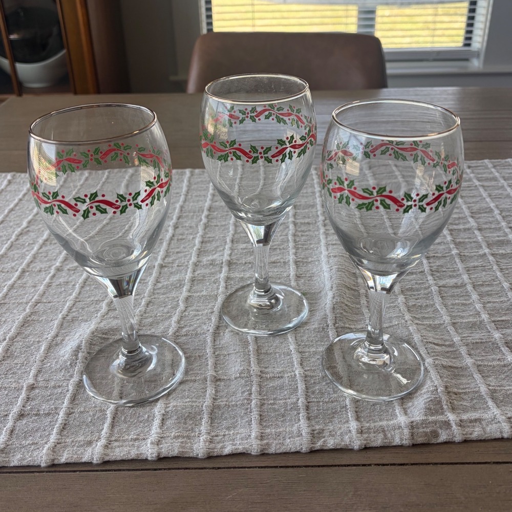 Set of 3 vintage Libbey stemmed wine glasses holiday holly and berry ribbon